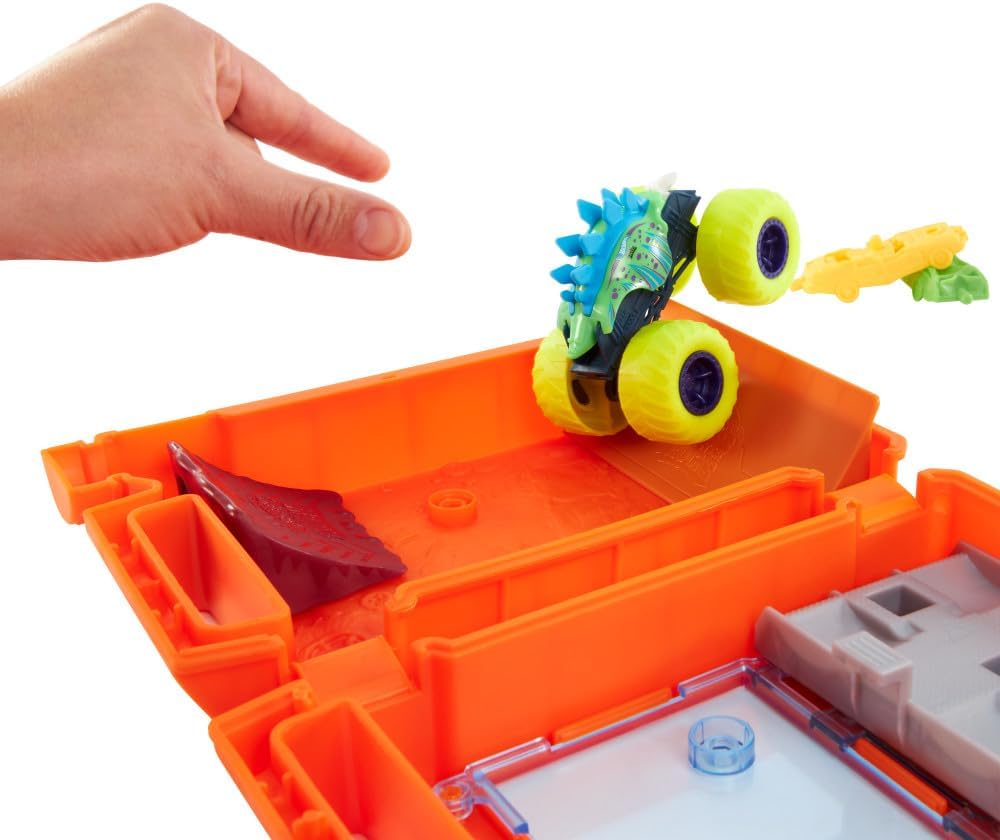 Hot Wheels Monster Trucks Fuel N' Go Playset